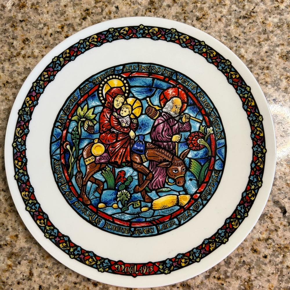 Limoges Vintage Henri D’Arceaul & Fils Noel 1975 plate